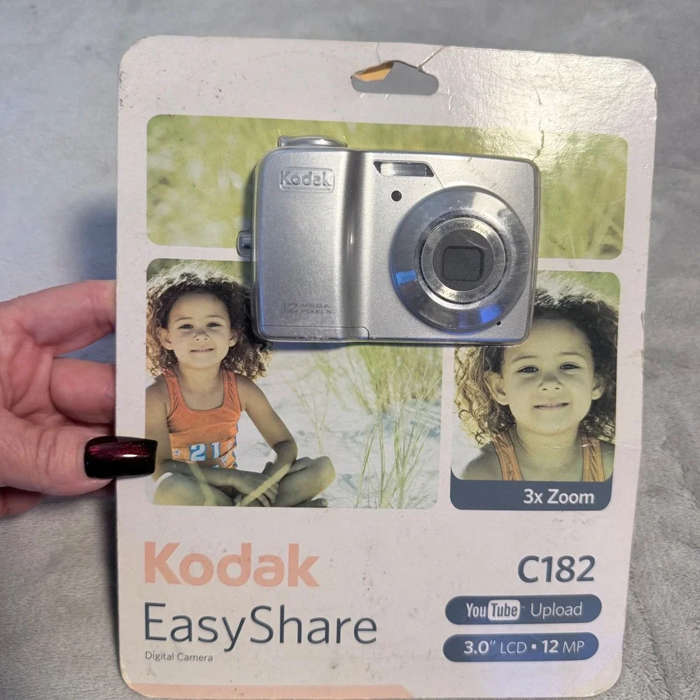 Kodak EasyShare‎ C182 12MP Digital Camera NOS Sealed Card unusable batteries Y2K
